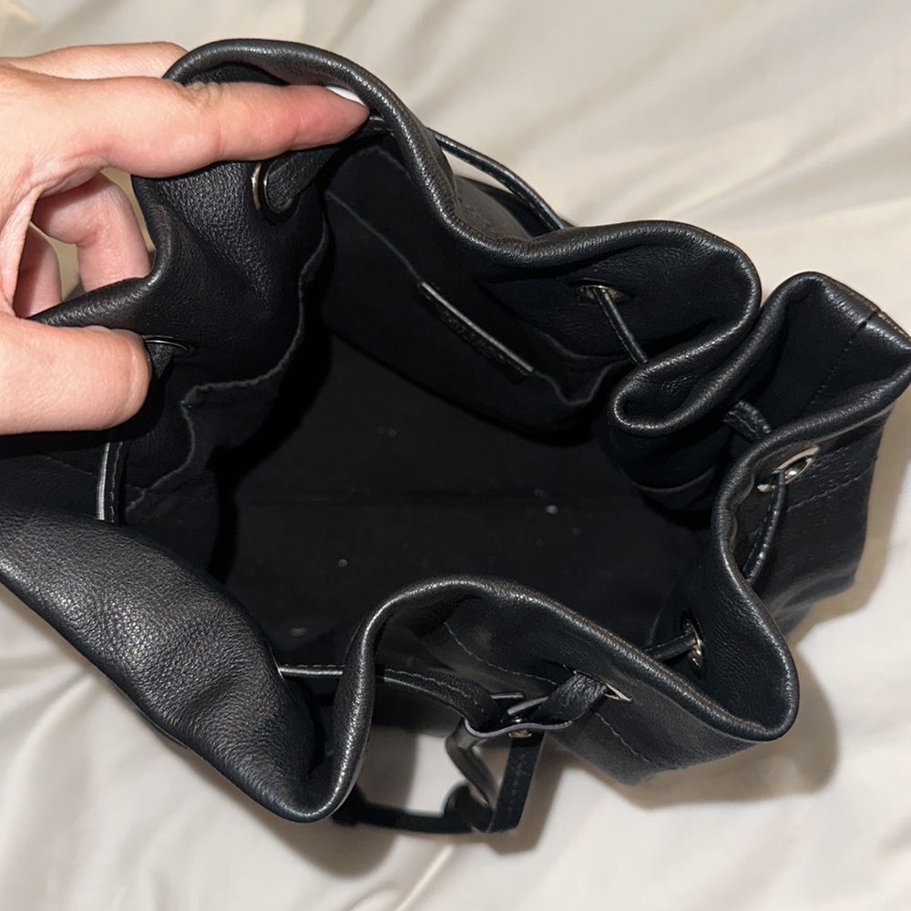 JIMMY CHOO LEATHER BUCKET BAG - Picture 4 of 8